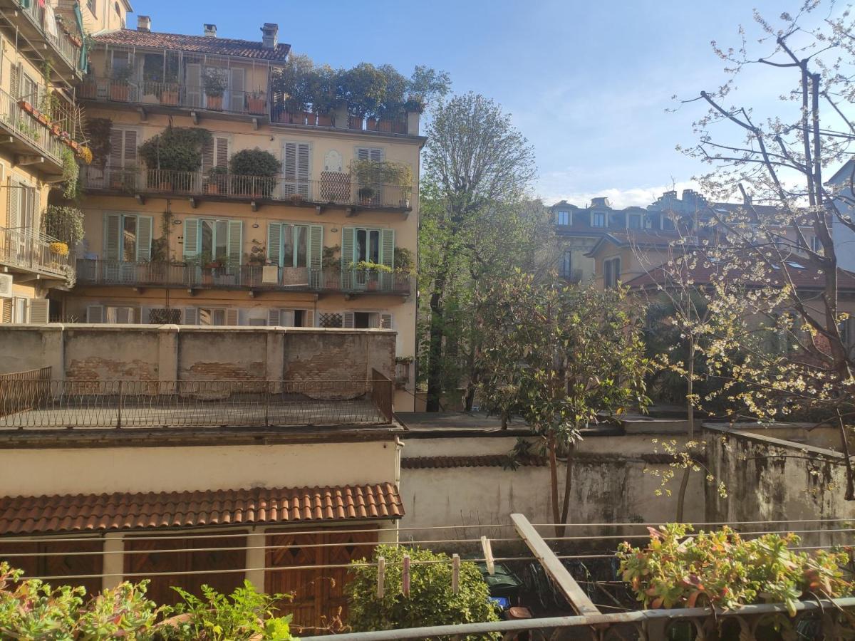 Appartamento Su Cortile Magico Turin Luaran gambar